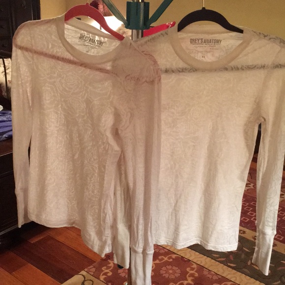 Grey's Anatomy Tops - Bundle of two greys anatomy long sleeve tee